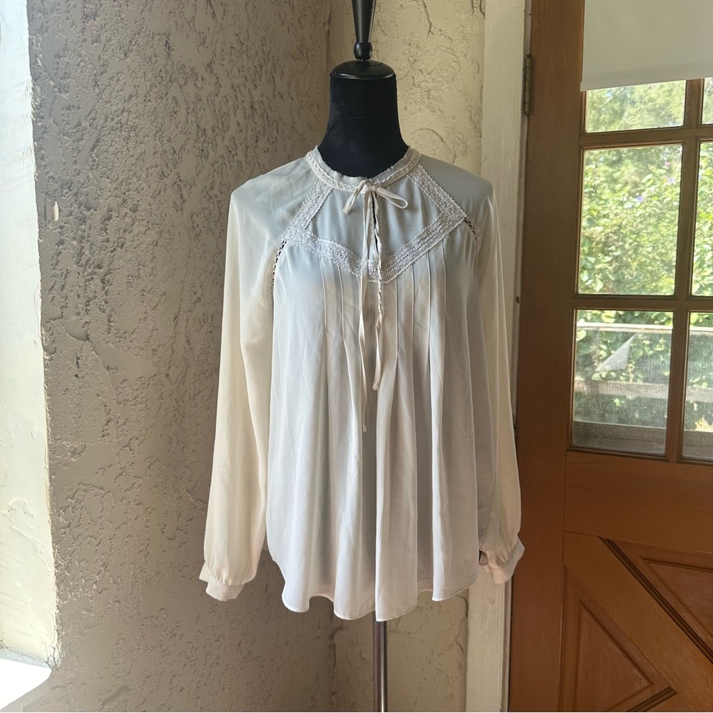 🦋 Heartloom Cream High Neck Boho Long Sleeve Pleated Tie Front Lace Trim Blouse